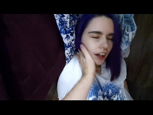 ❤️ Atradu savu māsu skapī un palīdzēju viņai beigt. ❤❌ Kaltais porno pie mums ❌️